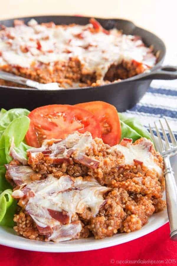 Bacon Cheeseburger Quinoa Skillet - a healthy, family-friendly meal with all of the ingredients and flavors of a beefy favorite. My boys devoured this protein-packed recipe. | cupcakesandkalechips.com | gluten free recipe
