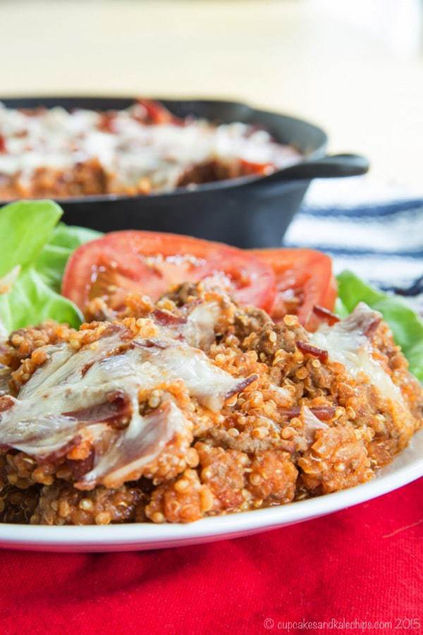 Bacon Cheeseburger Quinoa Skillet - a healthy, family-friendly meal with all of the ingredients and flavors of a beefy favorite. My boys devoured this protein-packed recipe. | cupcakesandkalechips.com | gluten free recipe