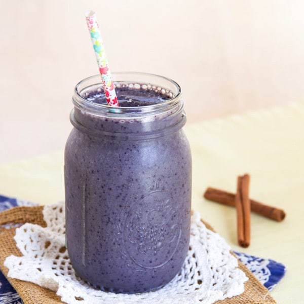 Maple Cinnamon Blueberry Smoothie - an easy smoothie recipe that is a healthy breakfast or snack with flavors that remind you of a stack of French toast. @lovemysilk #SilkSmoothie #ad | cupcakesandkalechips.com | gluten free, dairy free, vegan