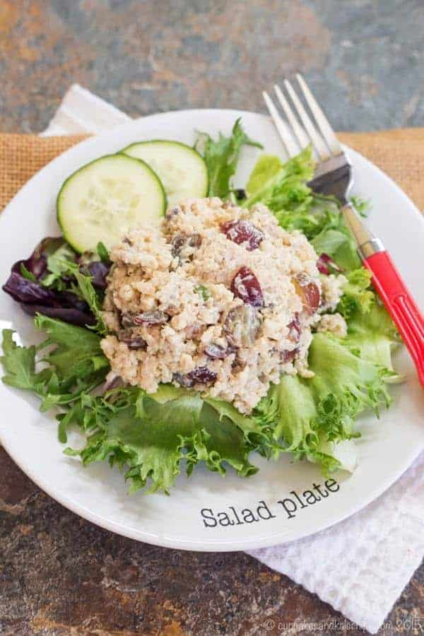 Waldorf Quinoa Chicken Salad - a simple, healthy, and protein-packed combination with sweet juicy grapes and crunchy walnuts. Make it for an easy summer dinner or lunches all week | cupcakesandkalechips.com | gluten free recipe 