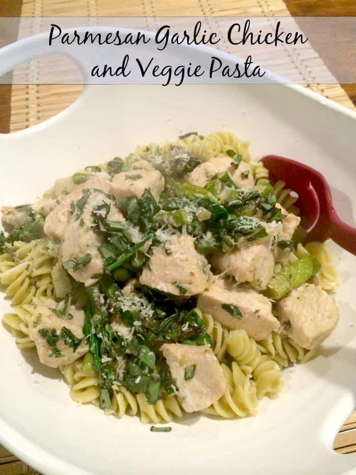 Parmesan Garlic Chicken and Veggie Pasta is a healthy and delicious dinner recipe that even the picky eaters will enjoy. | mommasmeals.org for cupcakesandkalechips.com | gluten free option