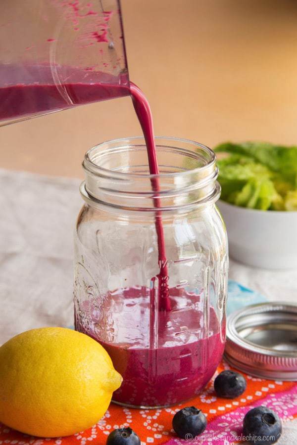 Lemon Blueberry Chia Seed Vinaigrette Salad Dressing - fresh and fruity, and adds some zing to your summer salads. Or use it to marinate chicken for grilling. | cupcakesandkalechips.com | gluten free, vegan recipe