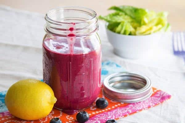 Lemon Blueberry Chia Seed Vinaigrette Salad Dressing - fresh and fruity, and adds some zing to your summer salads. Or use it to marinate chicken for grilling. | cupcakesandkalechips.com | gluten free, vegan recipe