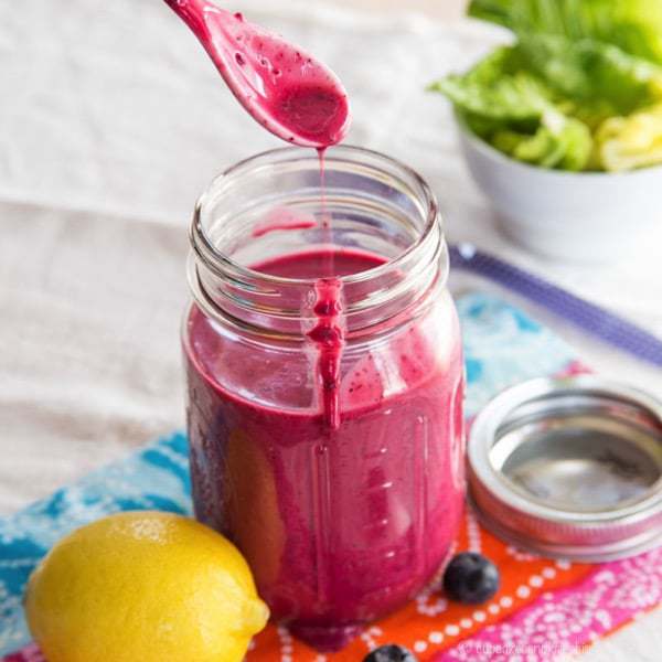 Lemon Blueberry Chia Seed Vinaigrette Salad Dressing - fresh and fruity, and adds some zing to your summer salads. Or use it to marinate chicken for grilling. | cupcakesandkalechips.com | gluten free, vegan recipe