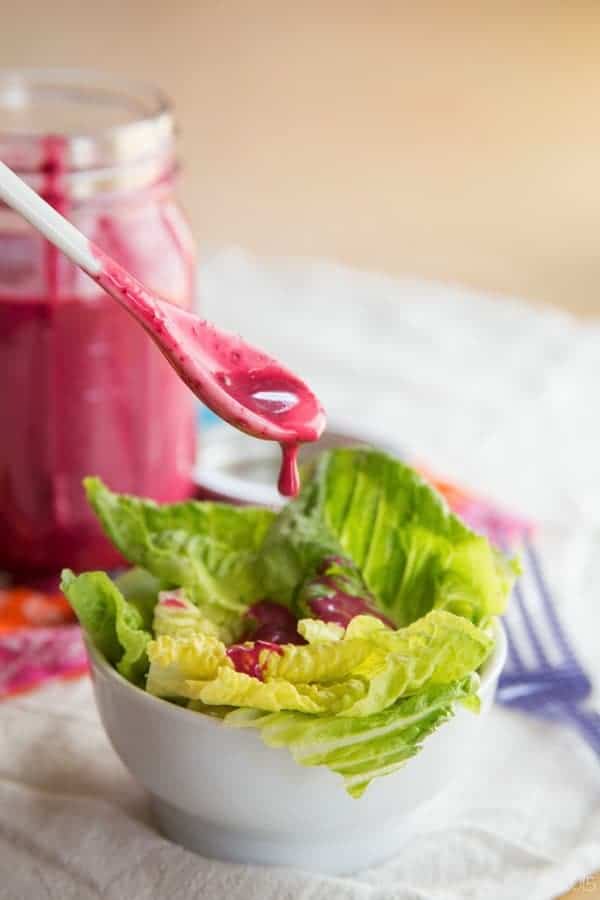 Lemon Blueberry Chia Seed Vinaigrette Salad Dressing - fresh and fruity, and adds some zing to your summer salads. Or use it to marinate chicken for grilling. | cupcakesandkalechips.com | gluten free, vegan recipe