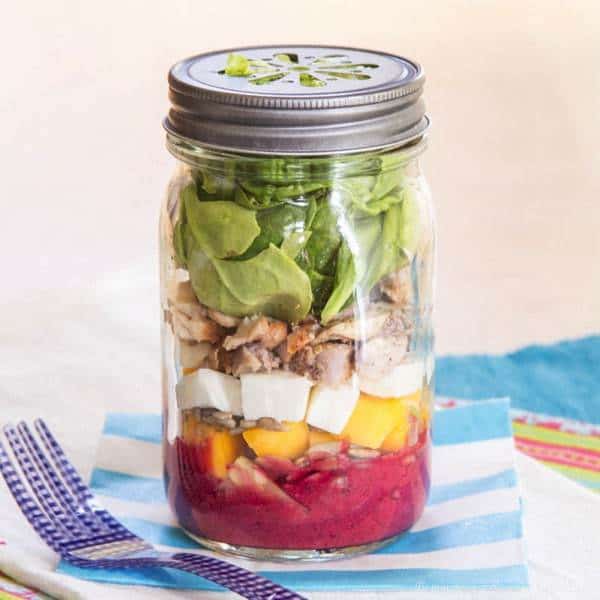 Mango Chicken Mason Jar Salad with Lemon Blueberry Chia Seed Vinaigrette - a simple and healthy make-ahead lunch for summer. | cupcakesandkalechips.com | gluten free recipe