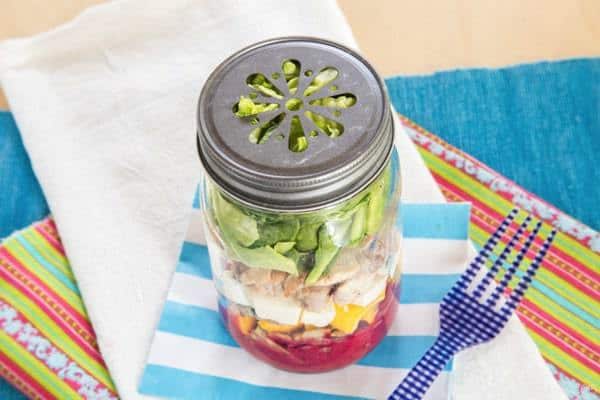 Mango Chicken Mason Jar Salad with Lemon Blueberry Chia Seed Vinaigrette - a simple and healthy make-ahead lunch for summer. | cupcakesandkalechips.com | gluten free recipe