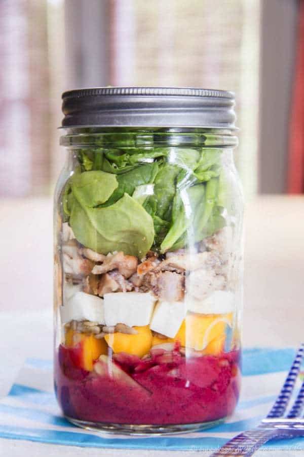 Mango Chicken Mason Jar Salad with Lemon Blueberry Chia Seed Vinaigrette - a simple and healthy make-ahead lunch for summer. | cupcakesandkalechips.com | gluten free recipe