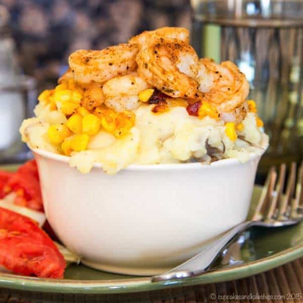 Home-Style Shrimp Bowls - quick and easy comfort food! Slightly spicy shrimp, crisp corn, and creamy mashed potatoes are a quick and easy dinner for busy evenings! You'll love this recipe from the Express Lane Cooking cookbook by Shawn Syphus of iwashyoudry.com | cupcakesandkalechips.com | gluten free