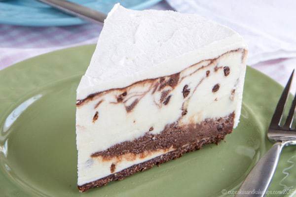 Homemade No-Churn Nutella Chocolate Chip Ice Cream Cheesecake - simple but worthy of a special occasion! Combine cheesecake and ice cream cake, add swirls of Nutella chocolate ganache, and layer it on a gluten free chocolate hazelnut crust. | cupcakesandkalechips.com