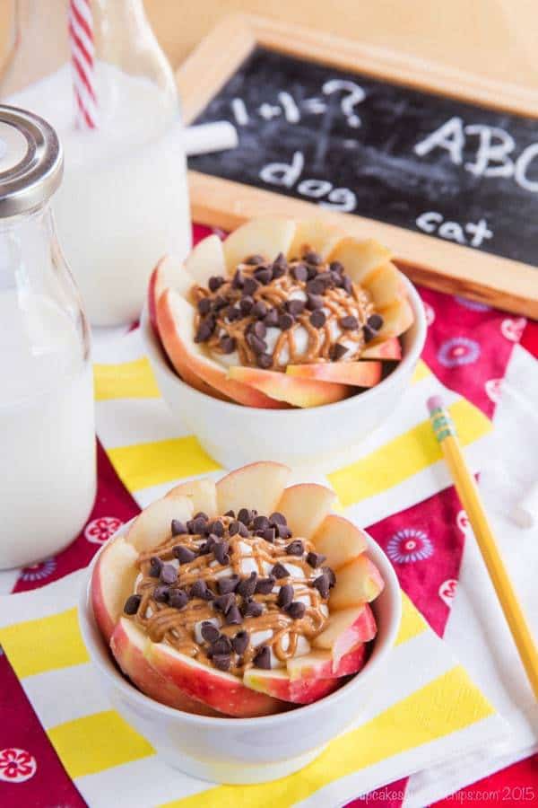 Peanut Butter Chocolate Chip Cheesecake Apple Nachos - my kids love these! I love that they are easy, healthy, and only take seven basic ingredients and a few minutes to make! | cupcakesandkalechips.com | gluten free recipe