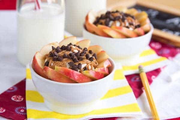 Peanut Butter Chocolate Chip Cheesecake Apple Nachos - my kids love these! I love that they are easy, healthy, and only take seven basic ingredients and a few minutes to make! | cupcakesandkalechips.com | gluten free recipe