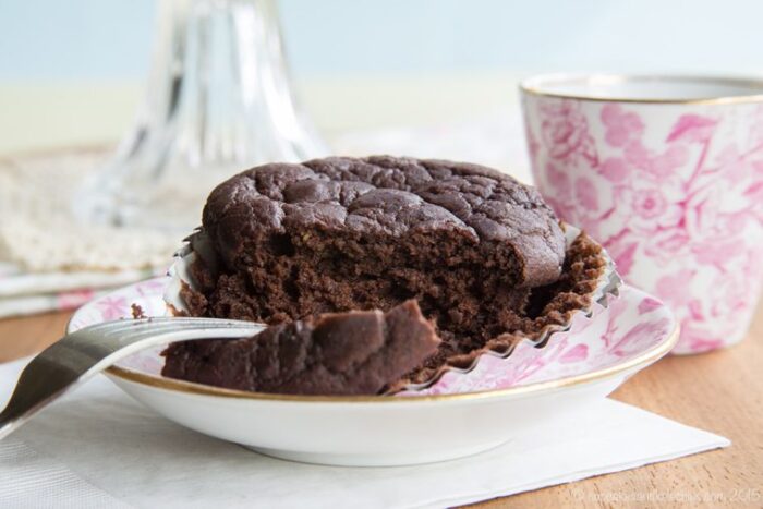 Flourless Healthy Chocolate Zucchini Muffins - so moist and tender, you don't have to tell anyone that this chocolaty breakfast treat is packed with veggies, protein, and fiber. | cupcakesandkalechips.com | gluten free, dairy free and sugar free options