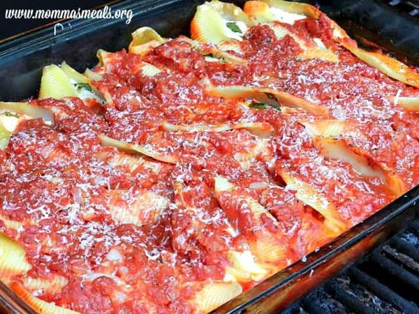 Ham and Spinach Stuffed Shells - a cheesy pasta casserole recipe the whole family will love |mommasmeals.org for cupcakesandkalechips.com
