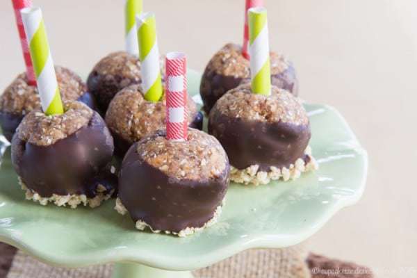 Chocolate Dipped Caramel Apple Energy Balls - a favorite fall sweet treat transformed into a healthy little energy bite! | cupcakesandkalechips.com | gluten free, vegan, nut free, and peanut free options