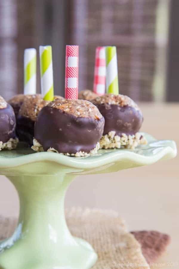 Chocolate Dipped Caramel Apple Energy Balls - a favorite fall sweet treat transformed into a healthy little energy bite! | cupcakesandkalechips.com | gluten free, vegan, nut free, and peanut free options