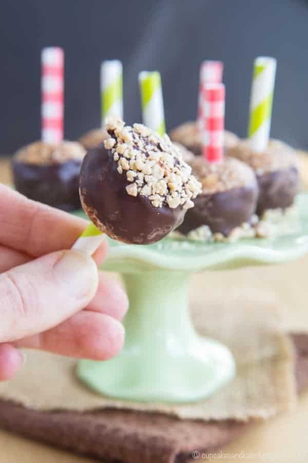 Chocolate Dipped Caramel Apple Energy Balls - a favorite fall sweet treat transformed into a healthy little energy bite! | cupcakesandkalechips.com | gluten free, vegan, nut free, and peanut free options