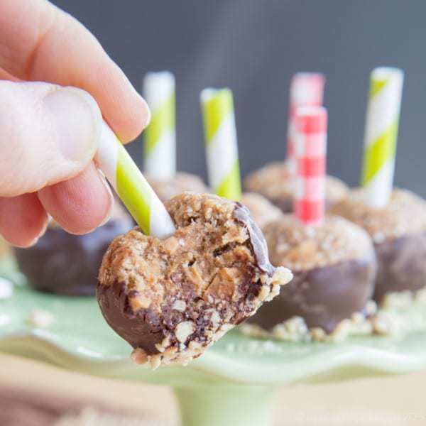 Chocolate Dipped Caramel Apple Energy Balls - a favorite fall sweet treat transformed into a healthy little energy bite! | cupcakesandkalechips.com | gluten free, vegan, nut free, and peanut free options