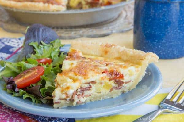 Bacon Cheddar Quiche with Tomato and Pineapple - a salty sweet breakfast or brunch recipe. My family loved this as breakfast for dinner! Use your favorite pie crust recipe, or my new favorite gluten free recipe. | cupcakesandkalechips.com