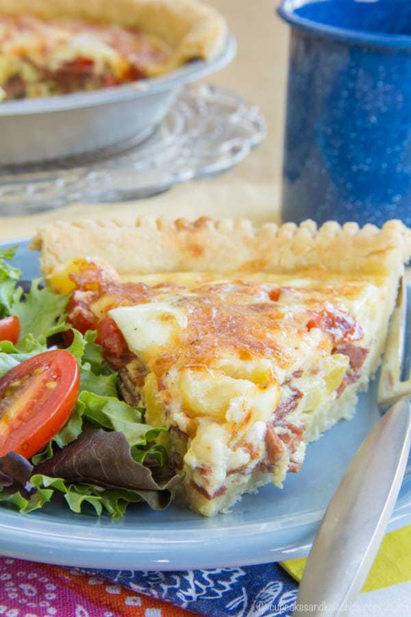 Bacon Cheddar Quiche with Tomato and Pineapple - a salty sweet breakfast or brunch recipe. My family loved this as breakfast for dinner! Use your favorite pie crust recipe, or my new favorite gluten free recipe. | cupcakesandkalechips.com