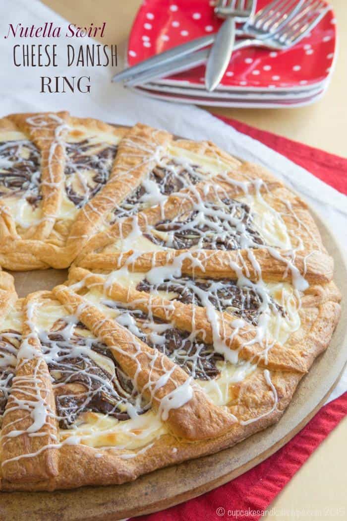 Nutella Swirl Cheese Danish Ring - a simple but special holiday recipe perfect for breakfast, brunch, or dessert. @Pillsbury Crescent Rolls make it easy! | cupcakesandkalechips.com | #Pillsbury #Safeway #ad