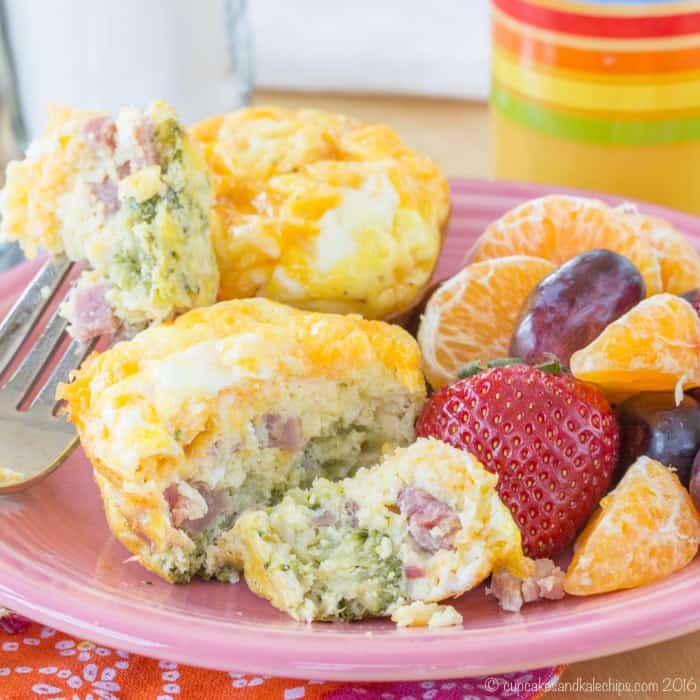 Muffin-Tin Omelets with Broccoli, Ham & Cheddar