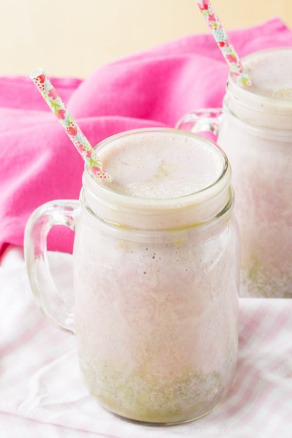 Matcha Swirl Strawberry Banana Smoothies - fuel up with this smoothie recipe that's a healthy copycat of the Starbucks Cherry Blossom Frappuccino | cupcakesandkalechips.com