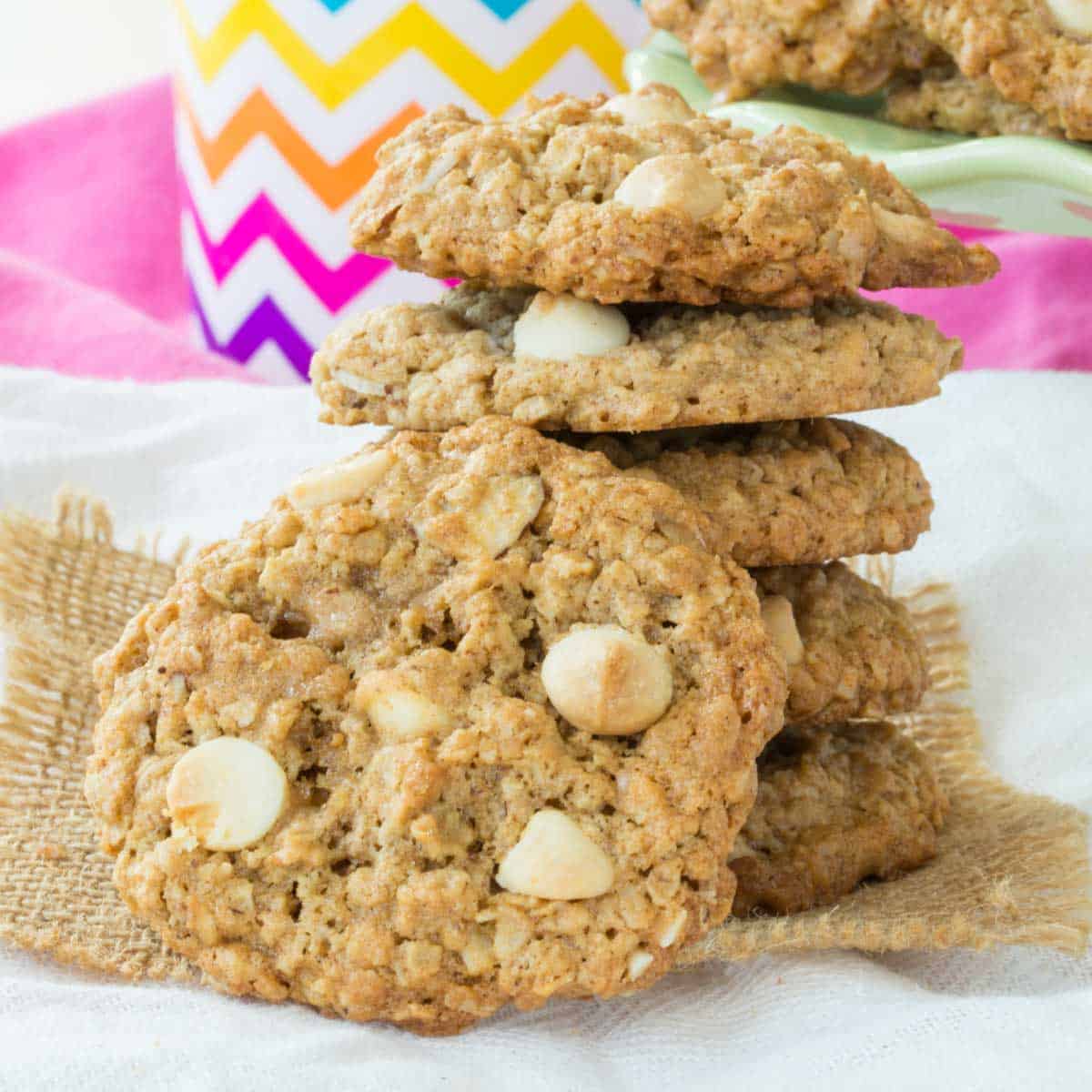 https://cupcakesandkalechips.com/wp-content/uploads/2016/05/Gluten-Free-Toffee-White-Chocolate-Chip-Oatmeal-Cookies-Recipe-6921.jpg