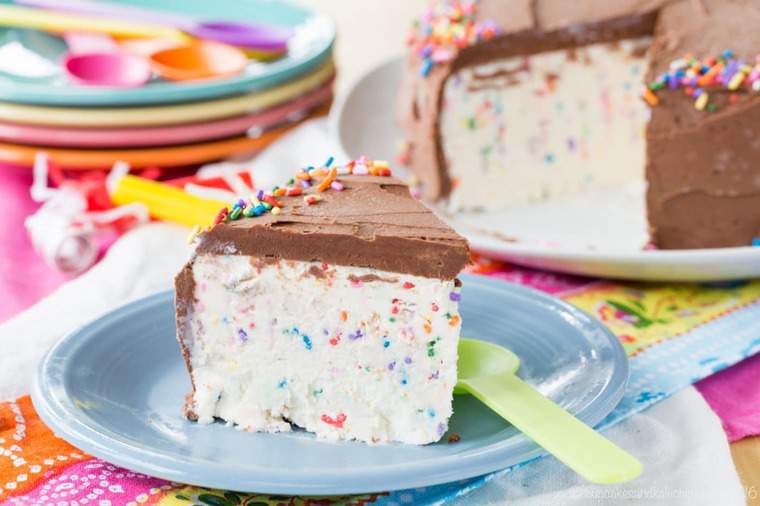 no churn ice cream cake with rainbow sprinkles and chocolate frosting