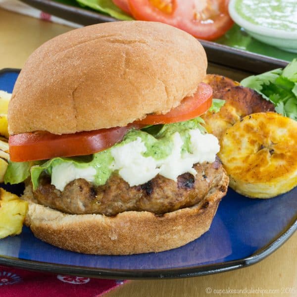 Peruvian Turkey Burgers with Aji Sauce - moist and flavorful patties with South American flair and just a bit of spice. #switchtoturkey with @jennieorecipes #ad | cupcakesandkalechips.com