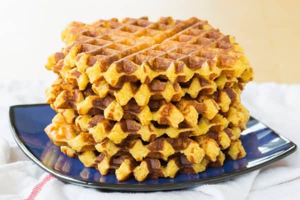 https://cupcakesandkalechips.com/wp-content/uploads/2016/06/Cheesy-Polenta-Waffles-Cheddar-Grits-Waffles-recipe-7738-600x400.jpg