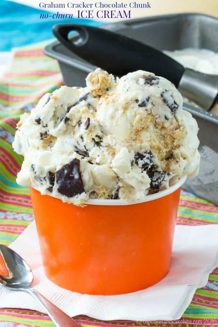 Graham Cracker Chocolate Chunk No-Churn Ice Cream - if you like Bruster's Graham Central Station Ice Cream, you'll love this four-ingredient easy copycat recipe for a sweet dessert treat! | cupcakesandkalechips.com