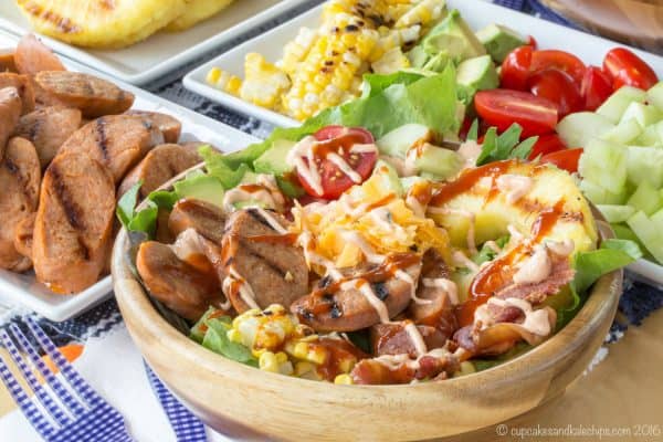 Sweet and Smoky BBQ Chicken Sausage Grilled Summer Salad - set up a salad bar filled with toppings from the grill including @alfrescogourmet Sweet & Smoky BBQ Chicken Sausage for easy summer entertaining! #grillalfresco #ad | cupcakesandkalechips.com | gluten free