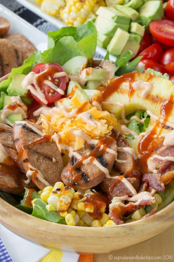 Sweet and Smoky BBQ Chicken Sausage Grilled Summer Salad - set up a salad bar filled with toppings from the grill including @alfrescogourmet Sweet & Smoky BBQ Chicken Sausage for easy summer entertaining! #grillalfresco #ad | cupcakesandkalechips.com | gluten free