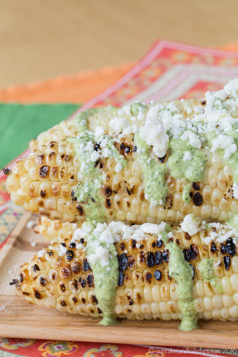The ends of the ears of the Peruvian grilled corn with the toppings.