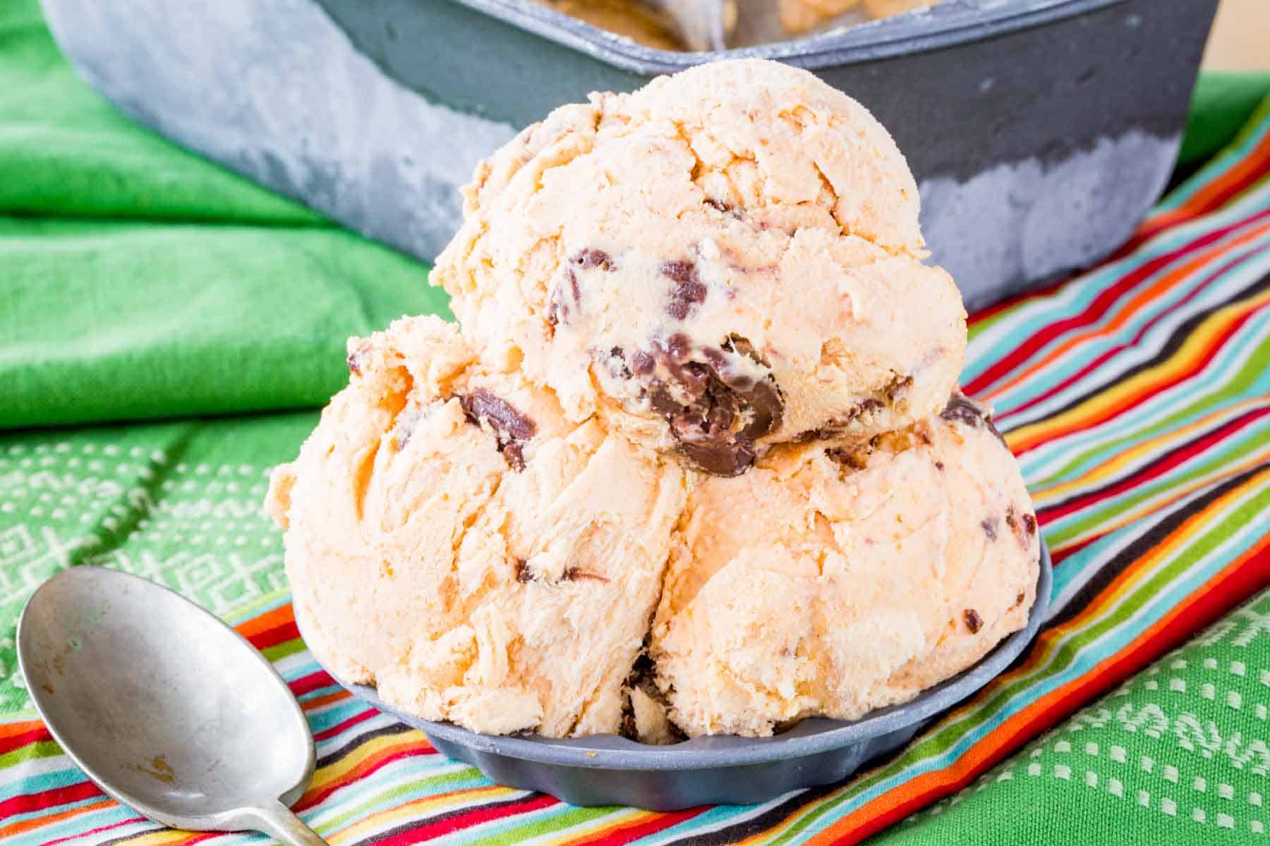 A dish of Nutella Swirl Pumpkin Ice Cream with a spoon