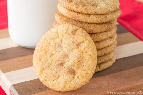 Toffee Brown Butter Snickerdoodles - these browned butter snickerdoodles with Heath bar bits are the perfect buttery Christmas cookie recipe