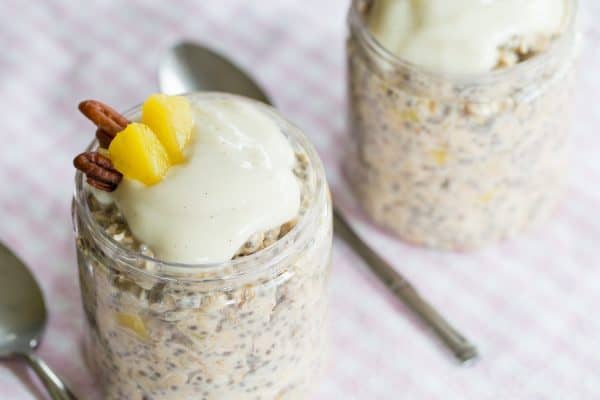 Hummingbird Cake Overnight Oats - all the flavors from the classic southern cake recipe in a protein-packed breakfast made with @LoveMySilk #SilkProteinNutmilk. Gluten free, dairy free, vegan #AD