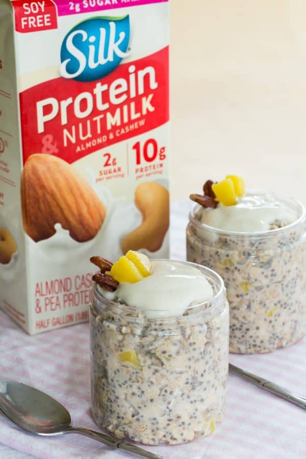 Hummingbird Cake Overnight Oats - all the flavors from the classic southern cake recipe in a protein-packed breakfast made with @LoveMySilk #SilkProteinNutmilk. Gluten free, dairy free, vegan #AD