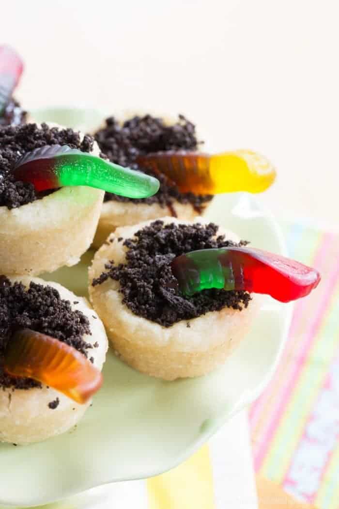A platter of Worms and Dirt Sugar Cookie Cups