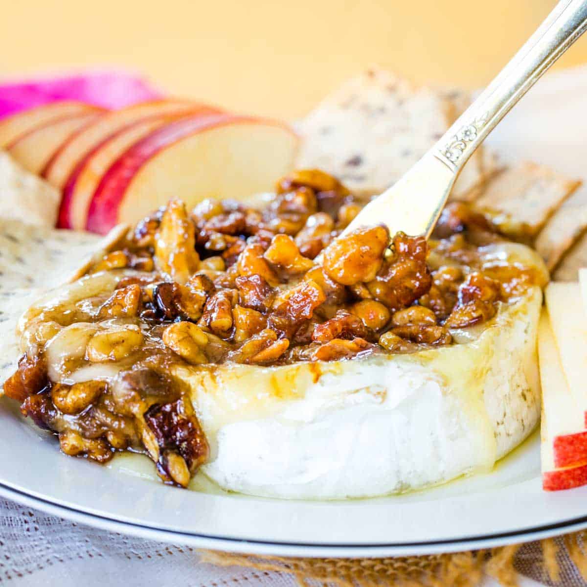 EASY Baked Brie with Honey - I Heart Naptime