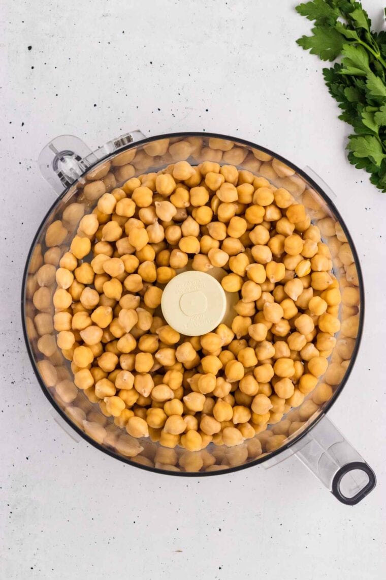 Chickpeas in a food processor