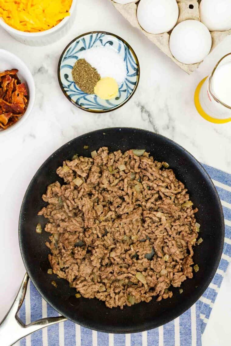 Bacon Cheeseburger Crustless Quiche is made with ground beef, bacon, and cheese, plus your favorite burger toppings. Browned ground beef in a pan