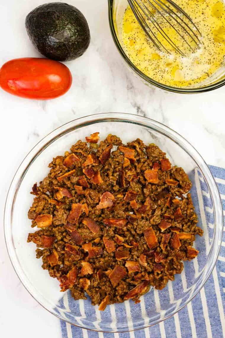 Bacon Cheeseburger Crustless Quiche is made with ground beef, bacon, and cheese, plus your favorite burger toppings. Ground beef and bacon in a pie plate