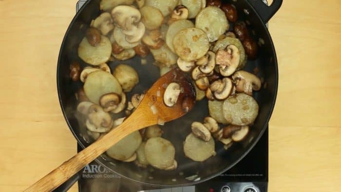 Cook Potatoes and Mushrooms for Ground Beef and Potatoes Skillet Supper