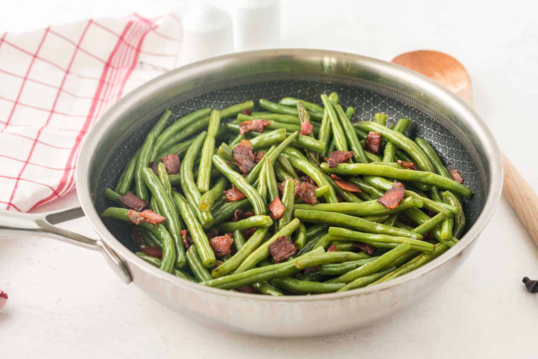 Sauteed Green Beans with Bacon so easy! Cupcakes & Kale Chips