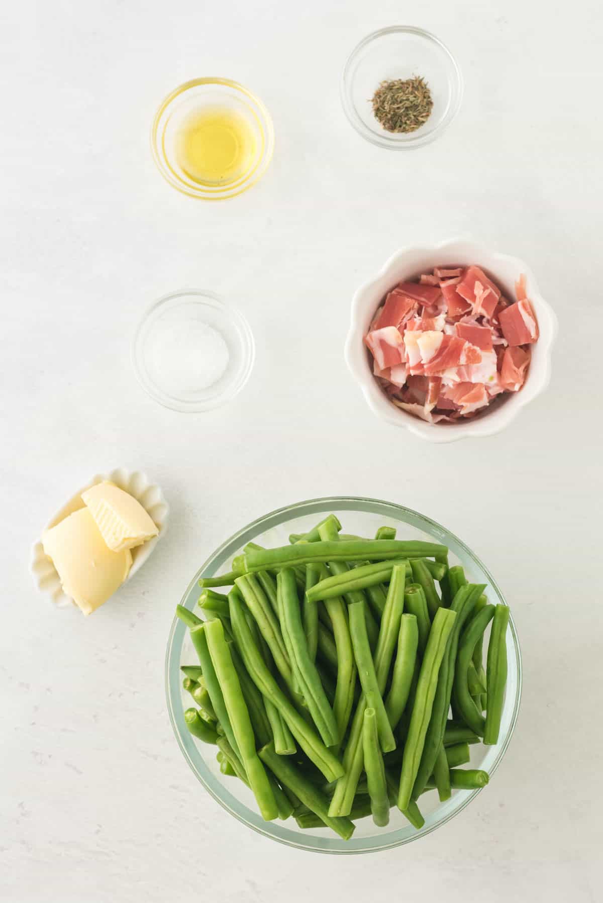 Bowls of ingredients to make Bacon Green Beans.