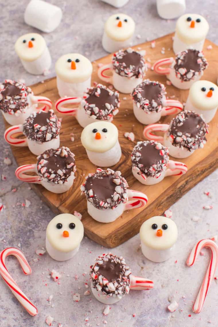 Christmas Chocolate-Dipped Marshmallows - easy holiday treat!