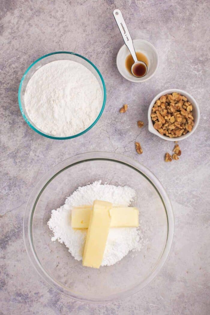Gluten Free Snowball Cookies - easy gluten free Christmas cookie recipe!