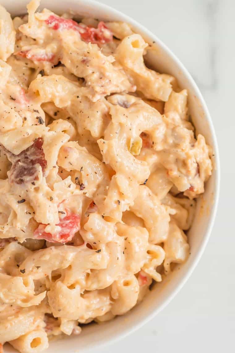 Bowl of gluten free mac and cheese with bacon, chicken, and tomatoes